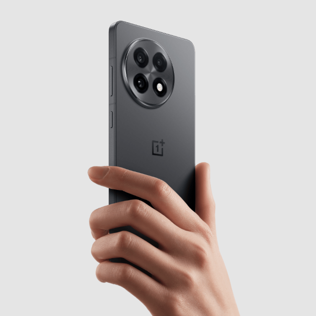 OnePlus 13R 5G 6.78" LTPO 4.1 AMOLED, 120Hz, Snapdragon 8 Gen 3 (4 nm), 50 MP, f/1.8 Camera