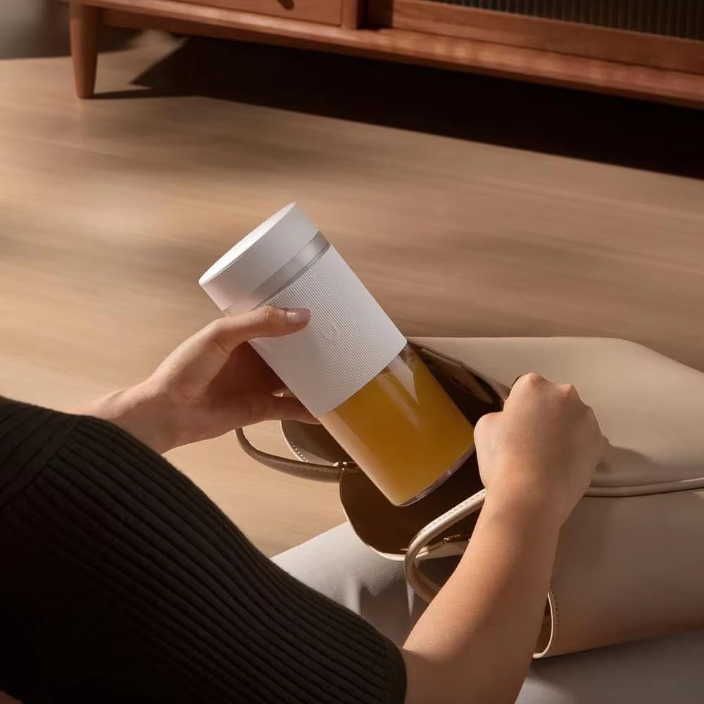 Xiaomi Mijia portable blender cup in white, featuring a compact design for blending smoothies and beverages on the go.