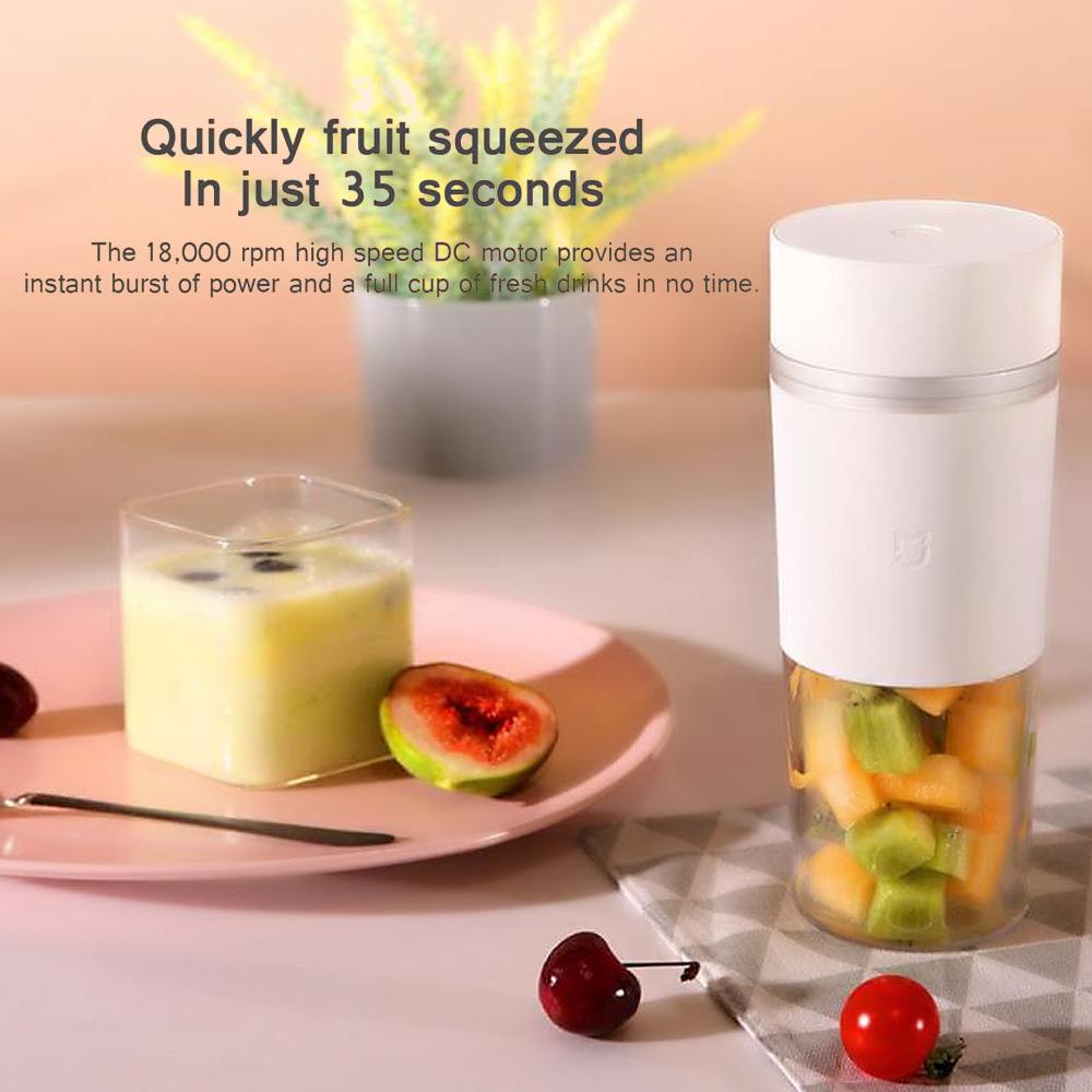 Xiaomi Mijia portable juicer cup and blender in white with transparent blending jar and lid, compact design for on-the-go smoothies.