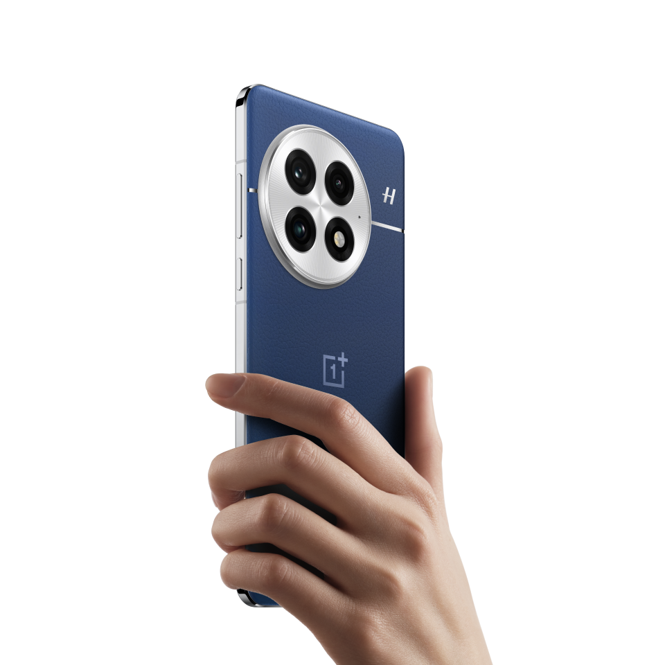 OnePlus 13 5G 6.82" LTPO AMOLED, Snapdragon 8 Elite (3 nm), 50MP Camera, 32MP Selfie Camera