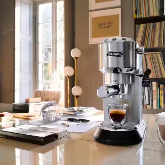 De’Longhi Dedica Style EC685 Manual Espresso Coffee Machine, 1300 Watt, 15 Bar, Silver