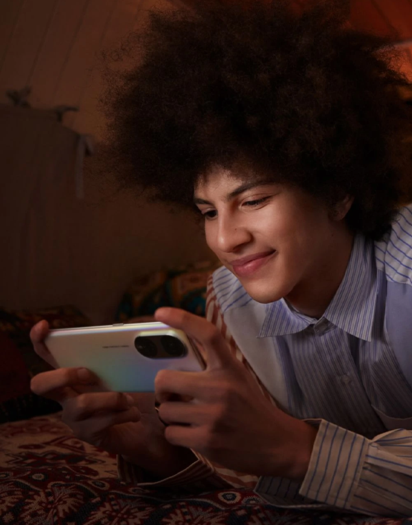 Oppo Reno 8T 5G- شاشة 6.7 انش كاميرا امامية 108 جيجا بيكسل ويدعم شحن 67 وات