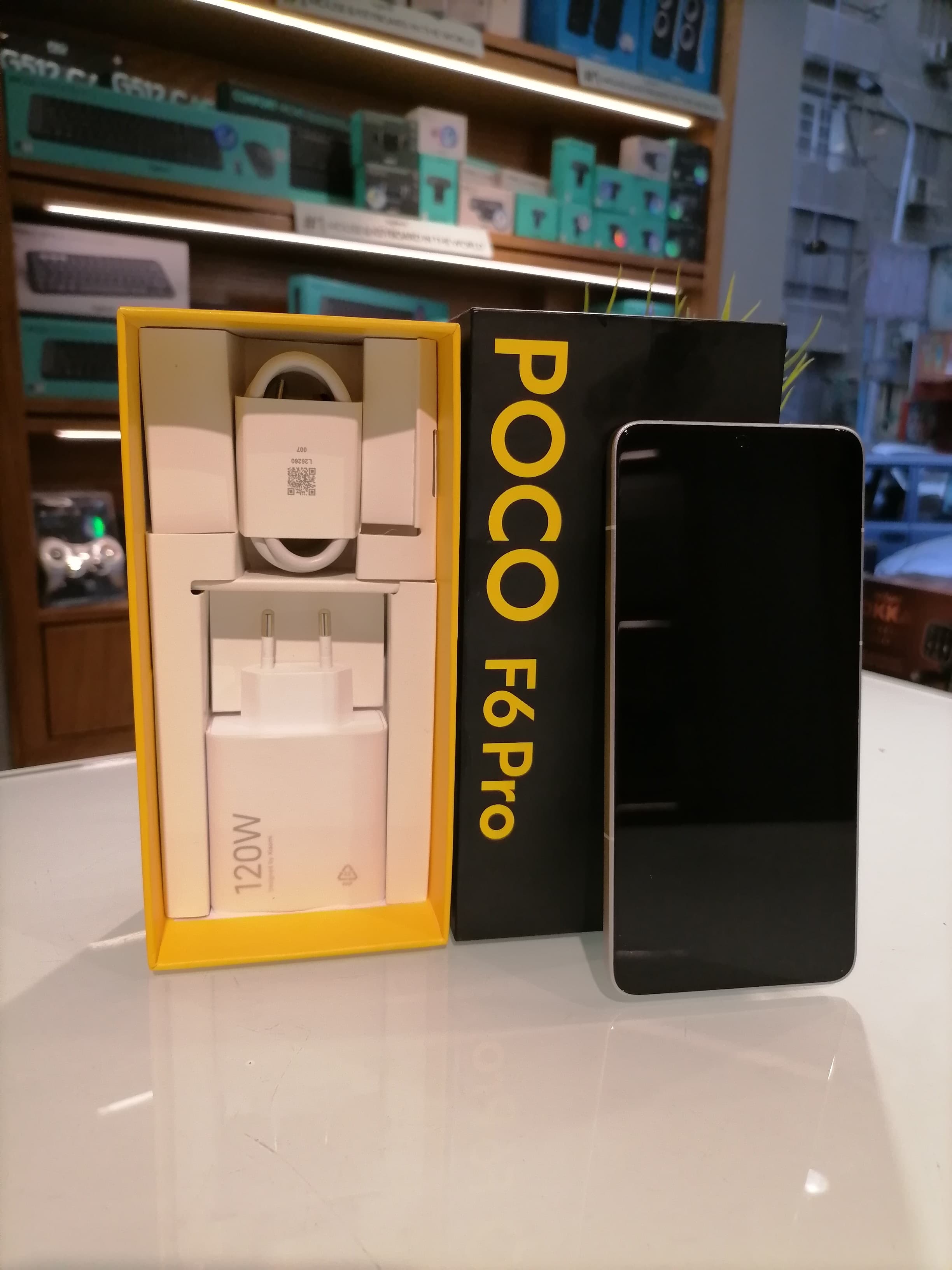 Xiaomi Poco F6 Pro, Qualcomm SM8550-AB Snapdragon 8 Gen 2 (4 nm), IP54, dust and splash resistant, (Gorilla Glass 5), Android 14, HyperOS, 5000 mAh, 120W wired (00% in 19 min), AnTuTu: 1287854, Fingerprint (under display, optical)