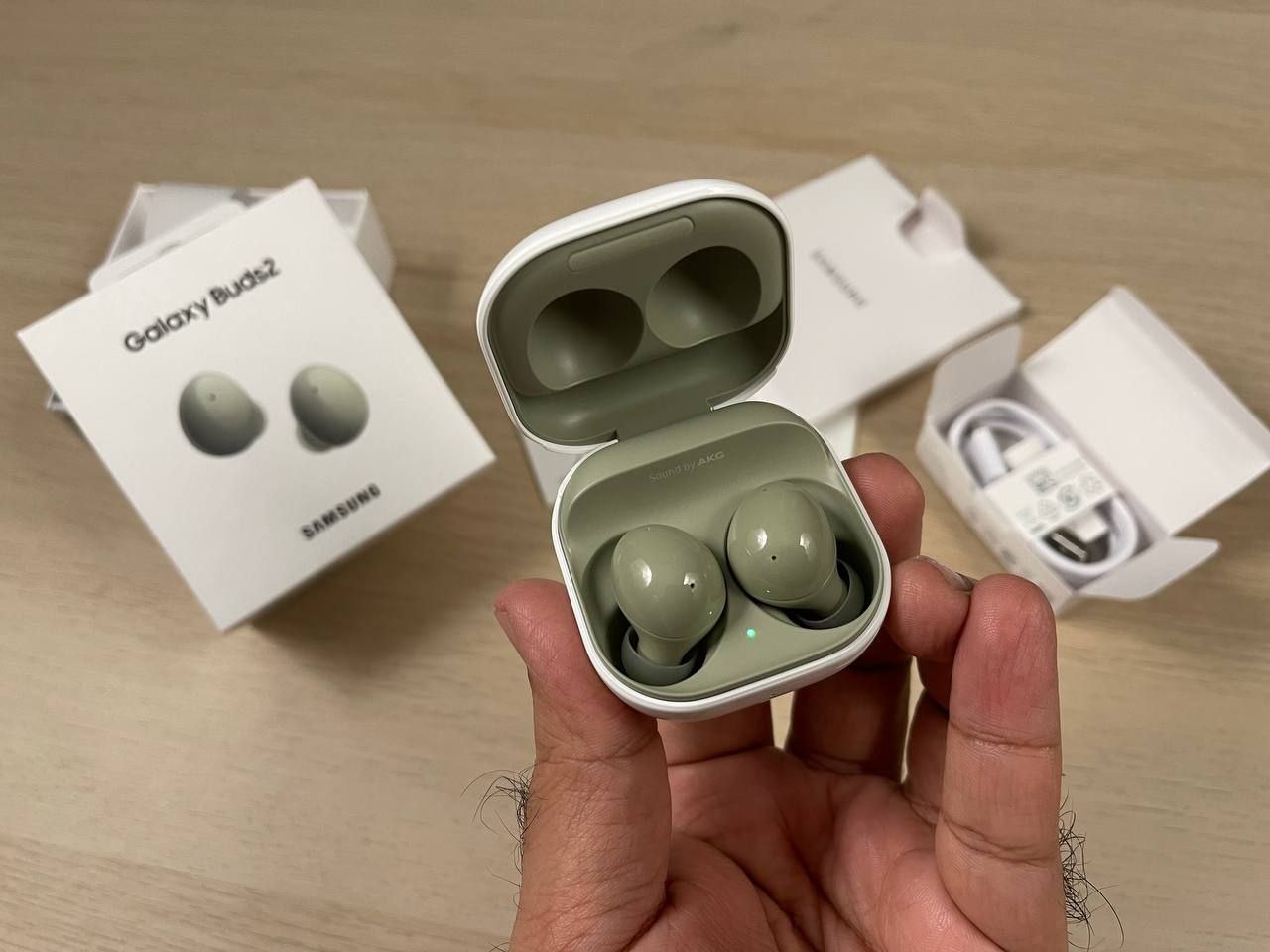 Galaxy Buds 2 بخاصية عزل الضوضاء ANC