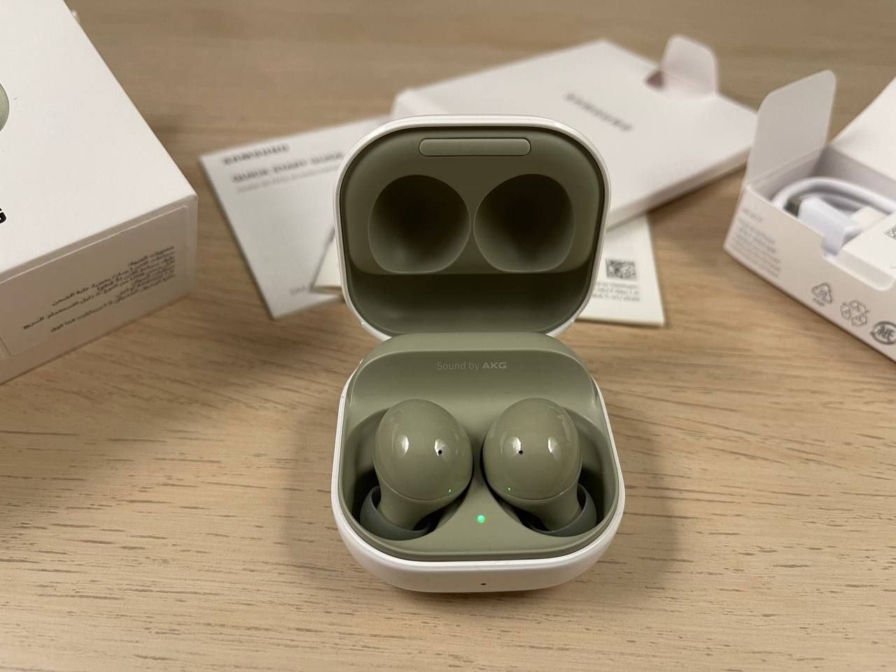 Galaxy Buds 2 بخاصية عزل الضوضاء ANC