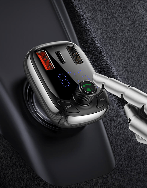 T typed شاحن سيارة بمنفذ ميمورى, راديو FM, بلوتوث, ازرار تحكم و مايك شحن سريع ( QC3 + PD )