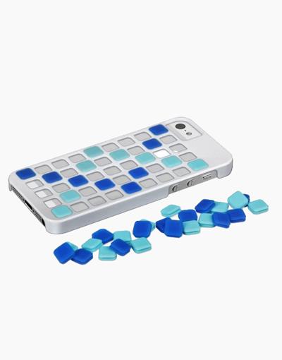 White Xdoria Cubit case for iPhone 5/5s, showcasing sleek design and precise cutouts for buttons and ports.