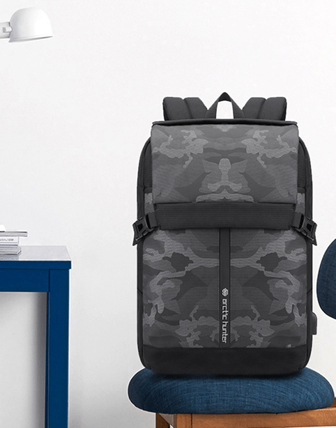 ARCTIC HUNTER 15.6 USB Waterproof Anti Theft Laptop Bag Nvy/Flag