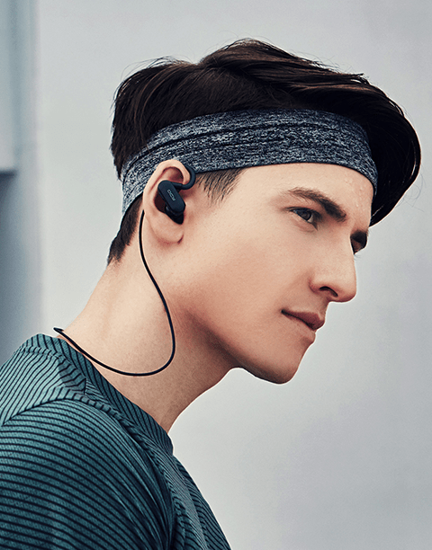 QCY Q31 wireless sports headset with stereo earphones, built-in mic, sweatproof IPX4, designed for active use.