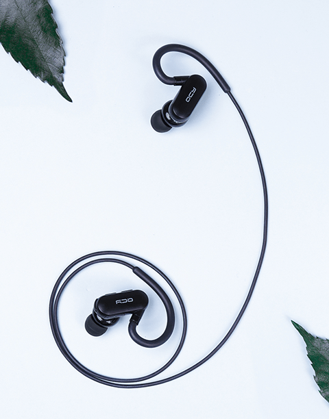 QCY Q31 wireless sports headset with stereo earphones, microphone, sweatproof IPX4, black earbuds, and inline controls.